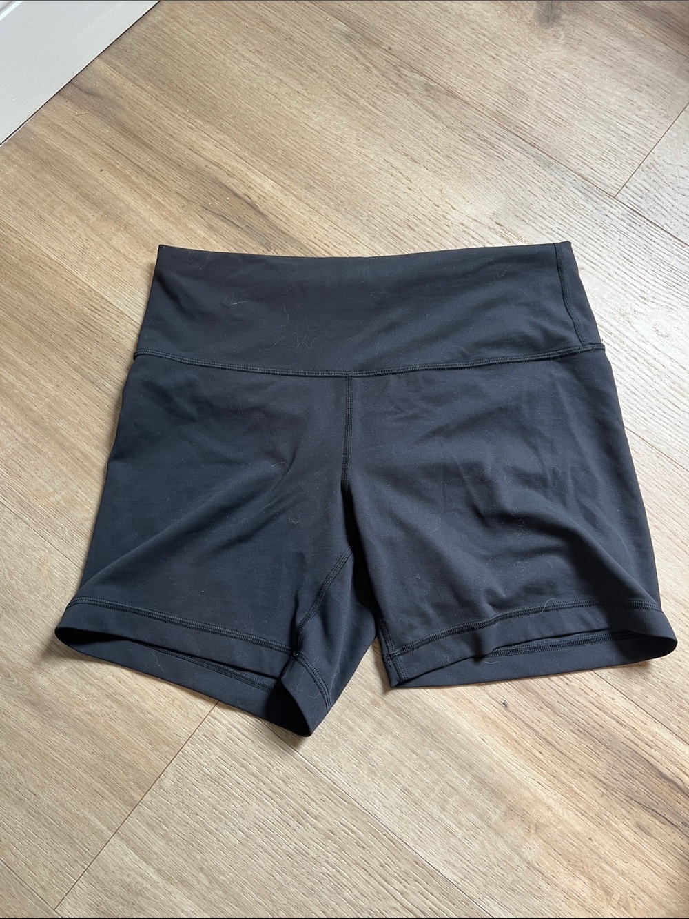 Lululemon Wunder Train HR 6 inch shorts women’s 12